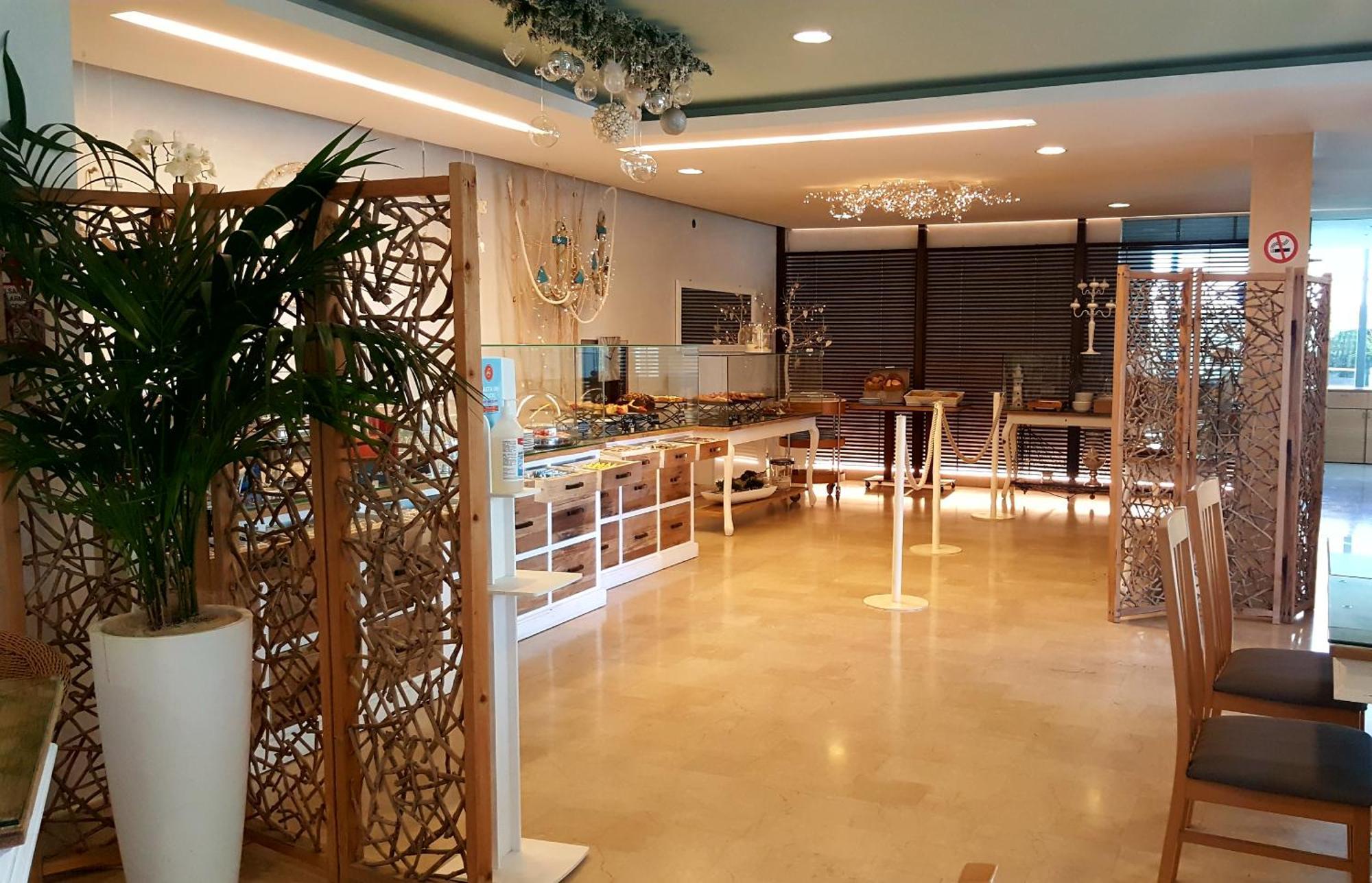 Hotel Poker Riccione Bagian luar foto
