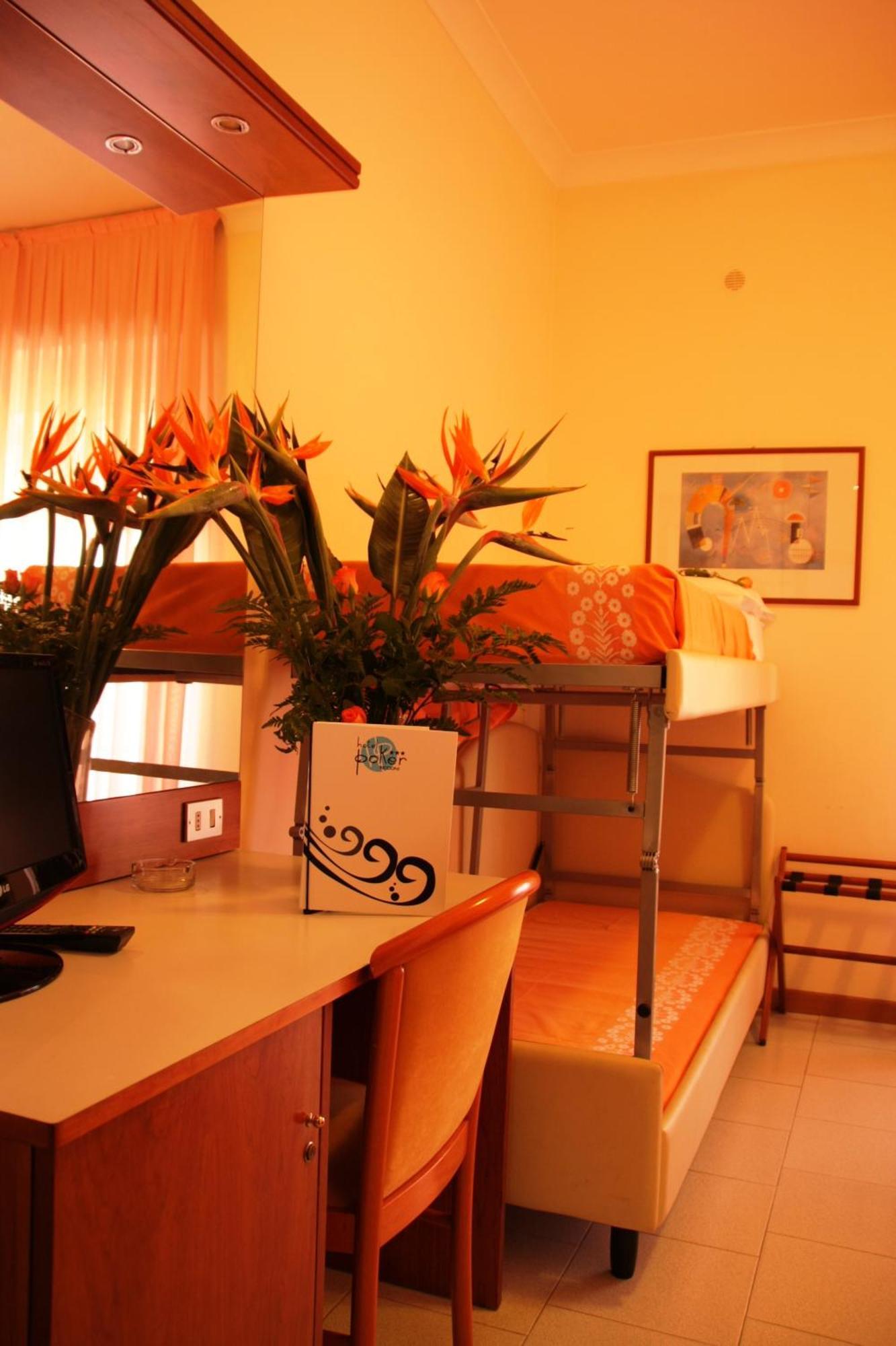 Hotel Poker Riccione Bagian luar foto