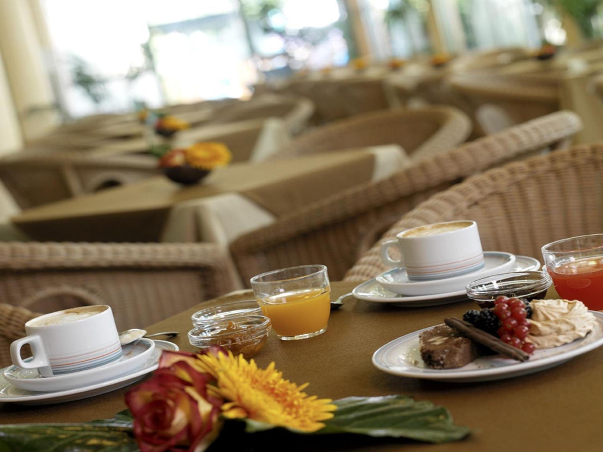 Hotel Poker Riccione Bagian luar foto