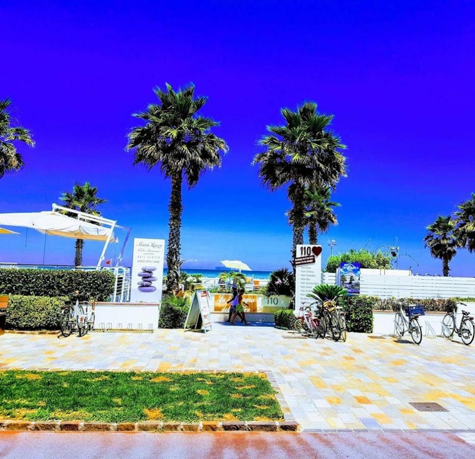 Hotel Poker Riccione Bagian luar foto